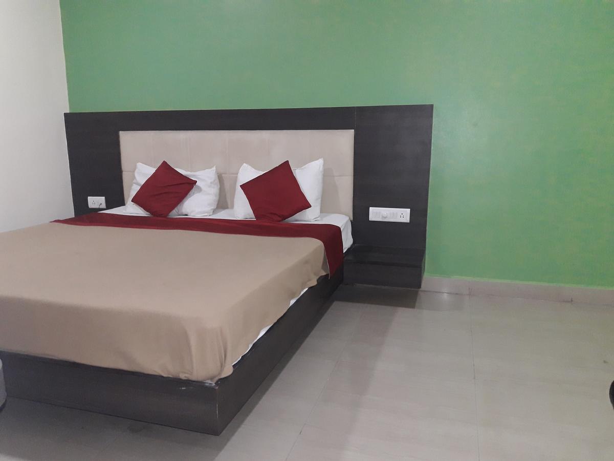 Vijaya Lakshmi Residency Hotel Бангалор Екстериор снимка