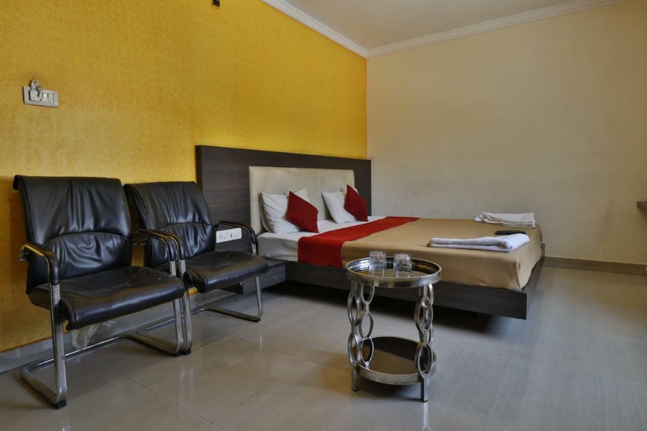 Vijaya Lakshmi Residency Hotel Бангалор Екстериор снимка